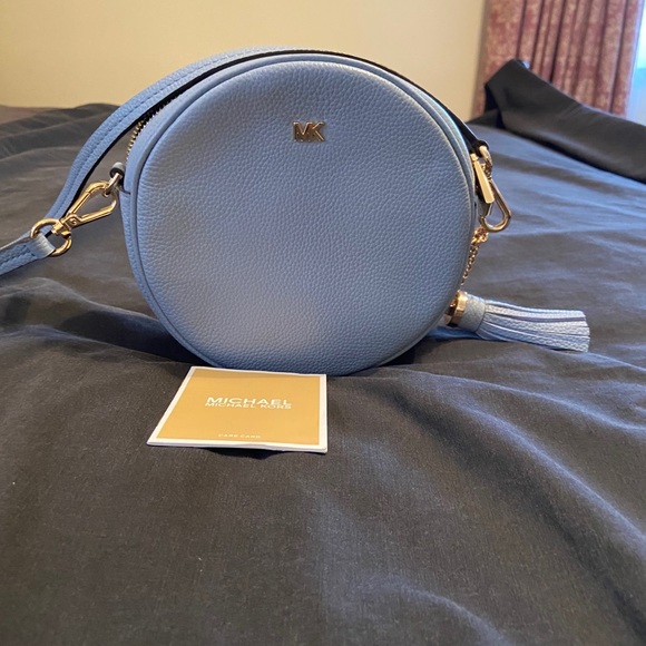 Michael Kors Handbags - Michael Kors cross bag